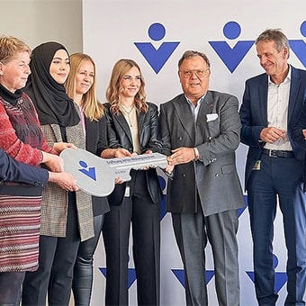 Vetter eröffnet neues Bildungszentrum