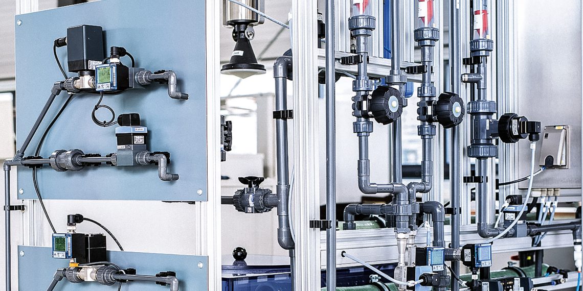 Umkehrosmoseanlage mit angebauter Verschneideeinrichtung. Das vormontierte und vorkonfigurierte System ermöglicht eine einfache und schnelle Inbetriebnahme. Bild: Bürkert Fluid Control Systems